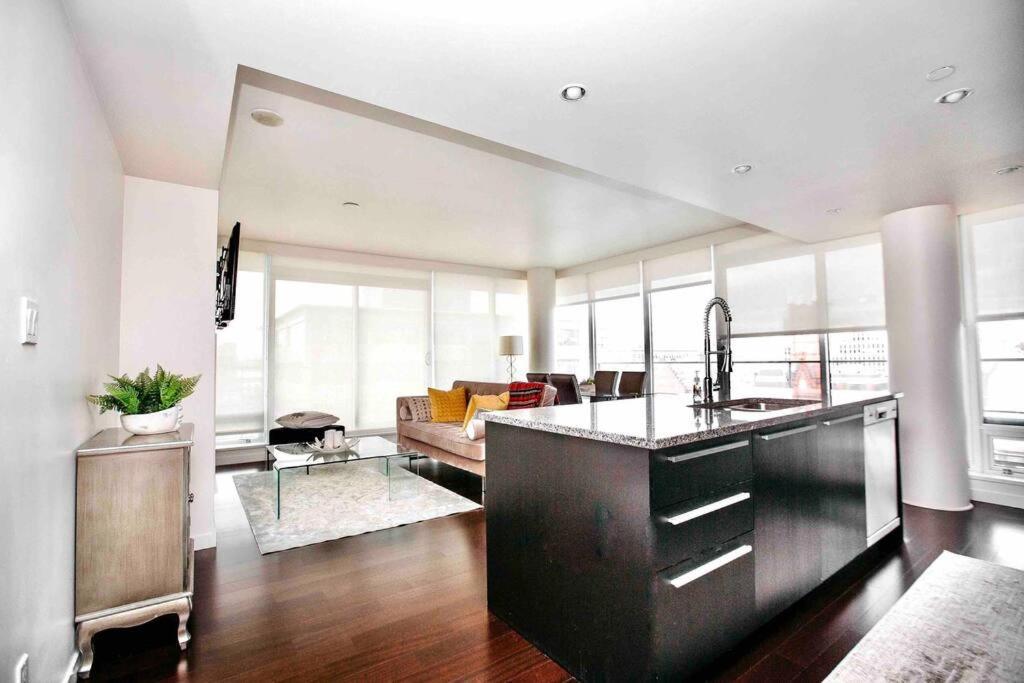 Victoria'S Best Location 2 Bedroom Luxe Condo Dış mekan fotoğraf