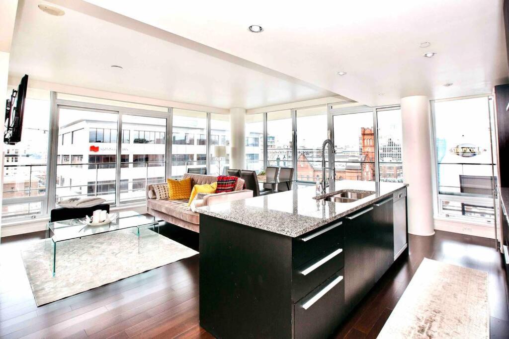 Victoria'S Best Location 2 Bedroom Luxe Condo Dış mekan fotoğraf