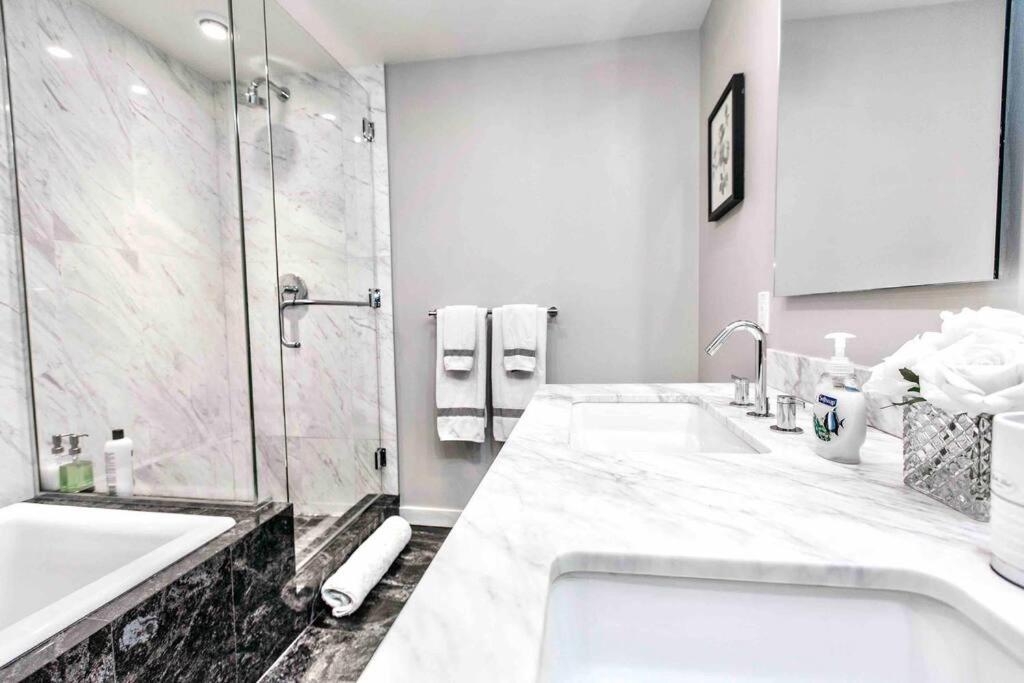 Victoria'S Best Location 2 Bedroom Luxe Condo Dış mekan fotoğraf
