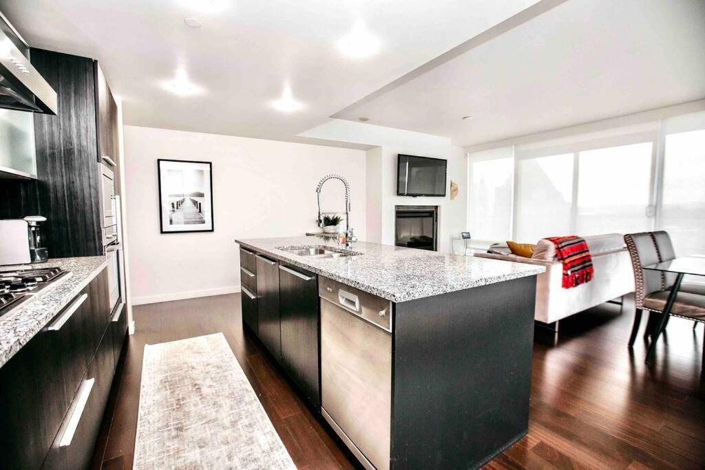 Victoria'S Best Location 2 Bedroom Luxe Condo Dış mekan fotoğraf